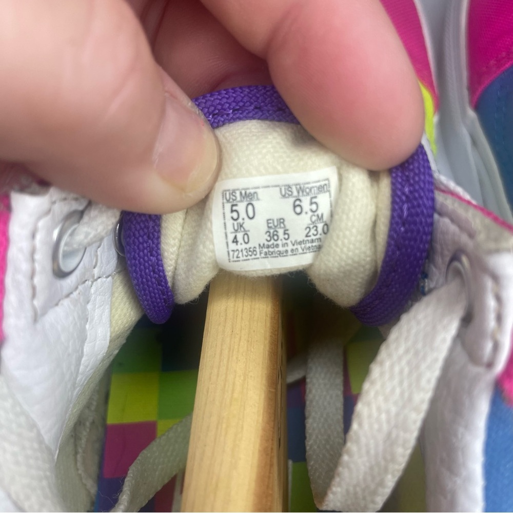 Vans - Picture 9 of 9